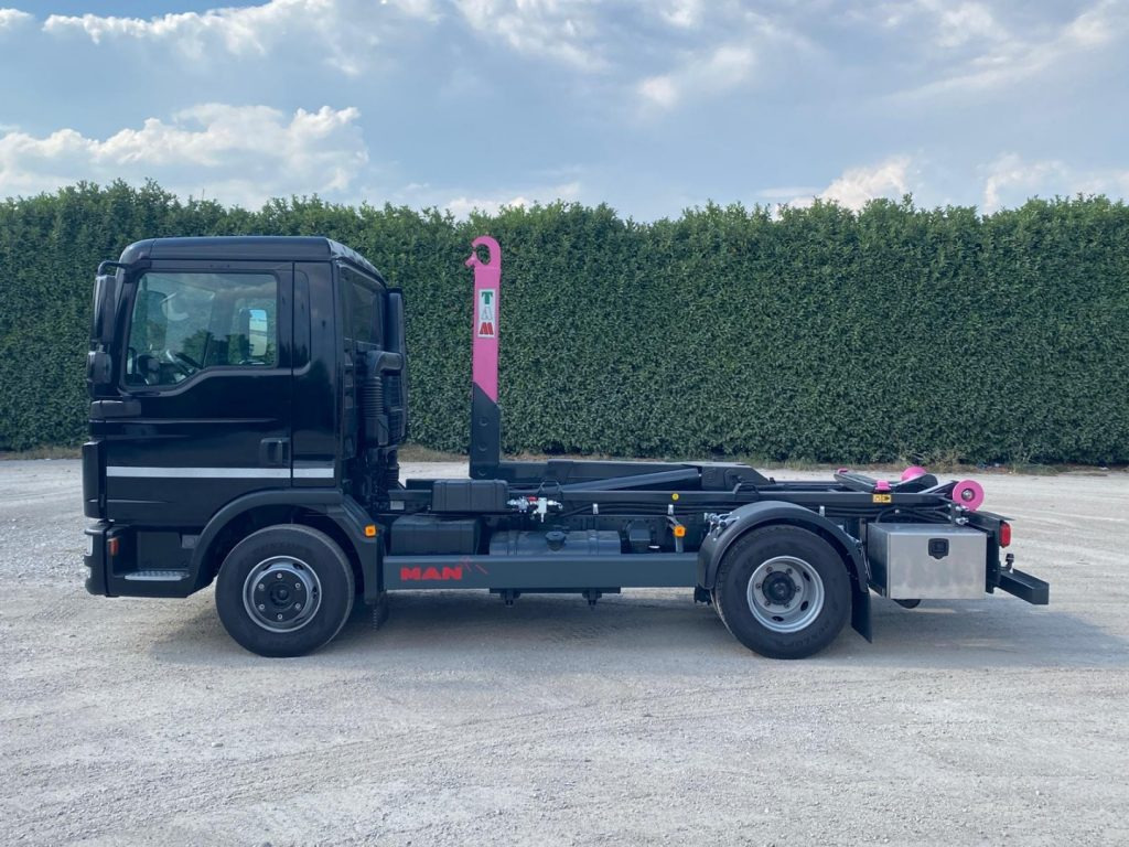 MAN TGL 12.220 CON SCARRABILE NUOVO - Гаковий мультиліфт вантажівка: фото 3 MAN TGL 12.220 CON SCARRABILE NUOVO - Гаковий мультиліфт вантажівка: фото 3