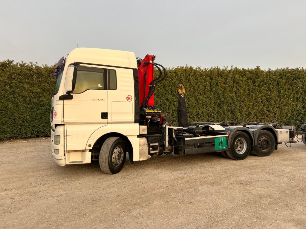 MAN TGX 26.440 SCARRABILE CON GRU - Гаковий мультиліфт вантажівка: фото 2 MAN TGX 26.440 SCARRABILE CON GRU - Гаковий мультиліфт вантажівка: фото 2