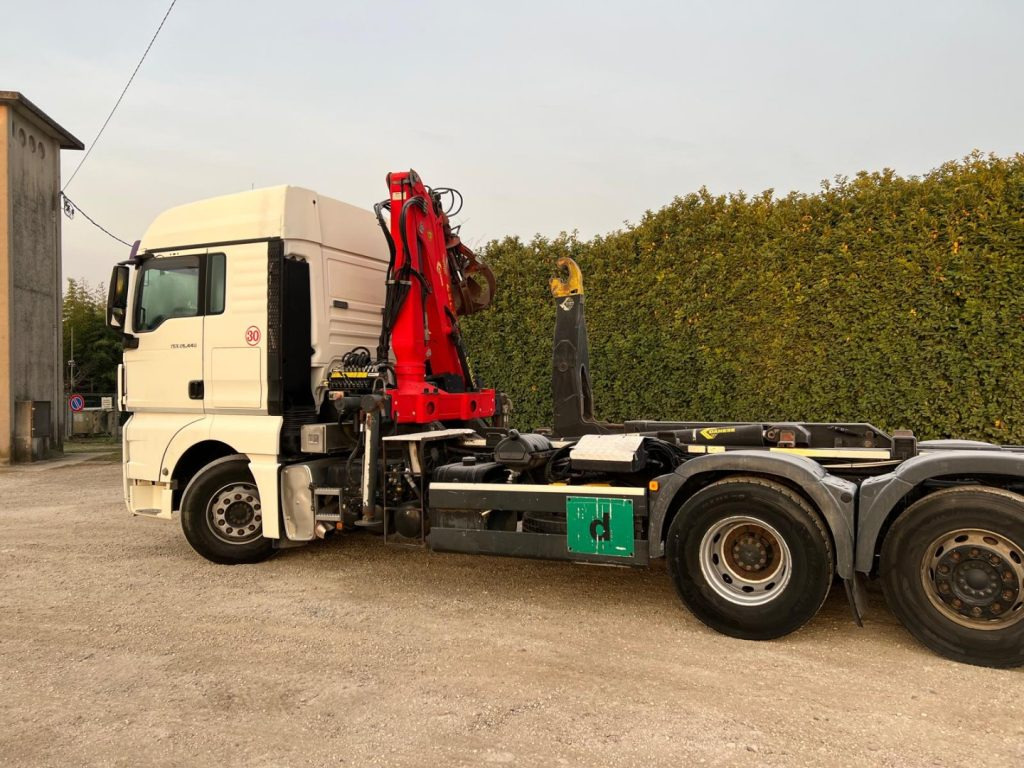 MAN TGX 26.440 SCARRABILE CON GRU - Гаковий мультиліфт вантажівка: фото 3 MAN TGX 26.440 SCARRABILE CON GRU - Гаковий мультиліфт вантажівка: фото 3