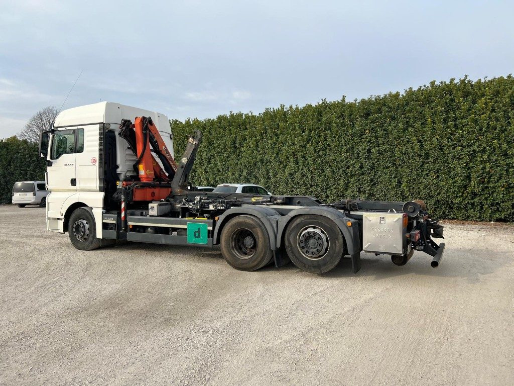 MAN TGX 26.480 SCARRABILE CON GRU DIETRO CABINA - Гаковий мультиліфт вантажівка: фото 4 MAN TGX 26.480 SCARRABILE CON GRU DIETRO CABINA - Гаковий мультиліфт вантажівка: фото 4