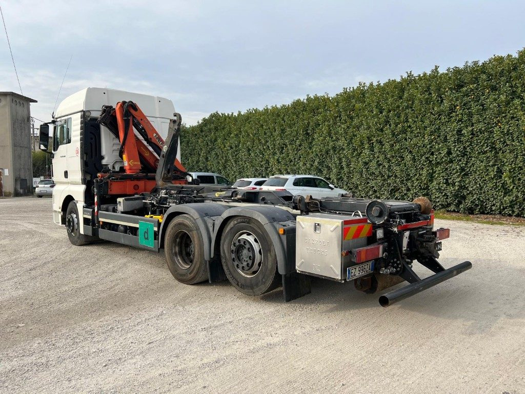 MAN TGX 26.480 SCARRABILE CON GRU DIETRO CABINA - Гаковий мультиліфт вантажівка: фото 5 MAN TGX 26.480 SCARRABILE CON GRU DIETRO CABINA - Гаковий мультиліфт вантажівка: фото 5
