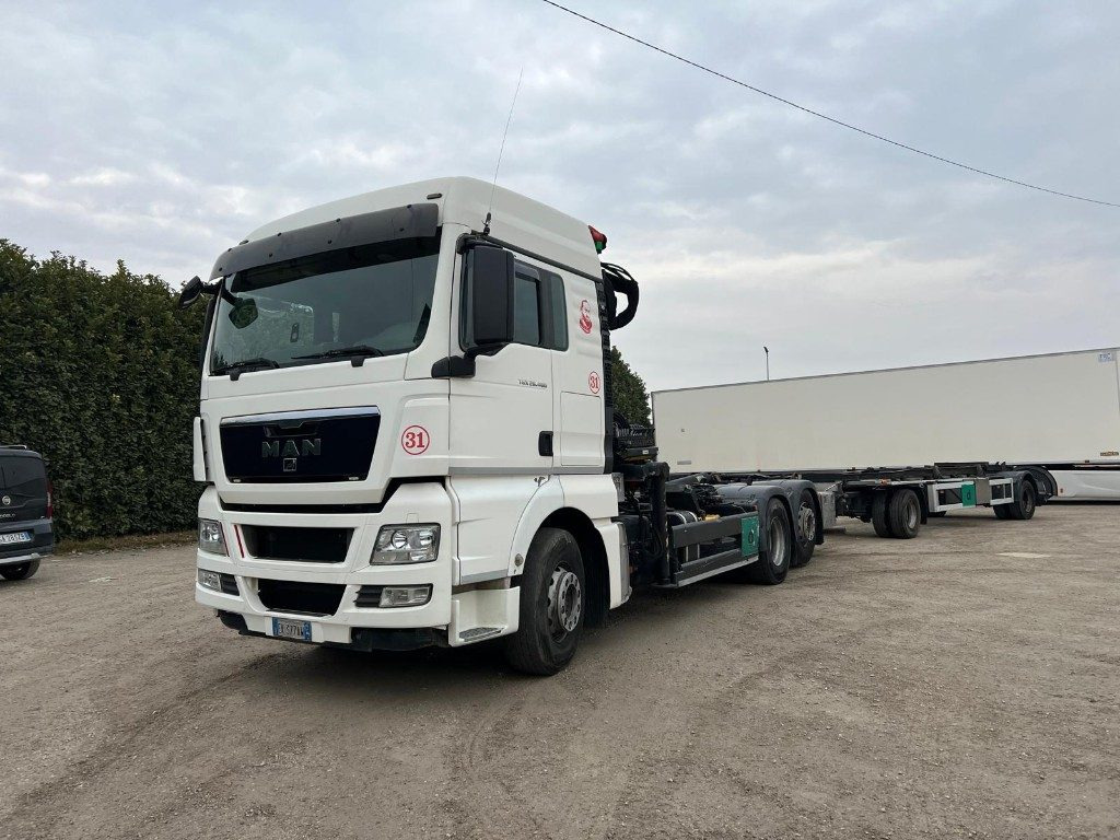 MAN TGX 26.480 SCARRABILE CON GRU - Гаковий мультиліфт вантажівка: фото 1 MAN TGX 26.480 SCARRABILE CON GRU - Гаковий мультиліфт вантажівка: фото 1