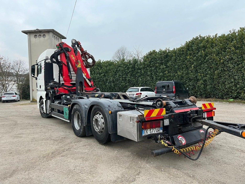 MAN TGX 26.480 SCARRABILE CON GRU - Гаковий мультиліфт вантажівка: фото 5 MAN TGX 26.480 SCARRABILE CON GRU - Гаковий мультиліфт вантажівка: фото 5