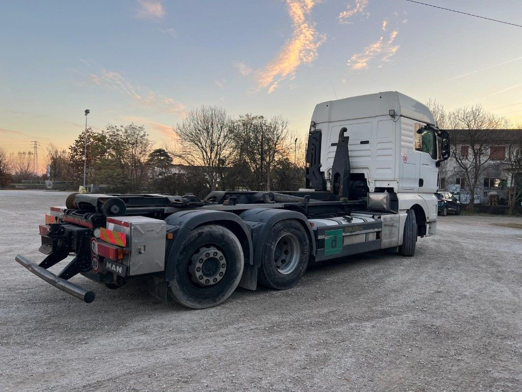MAN TGX 26.480 USATO SCARRABILE - Гаковий мультиліфт вантажівка: фото 2 MAN TGX 26.480 USATO SCARRABILE - Гаковий мультиліфт вантажівка: фото 2
