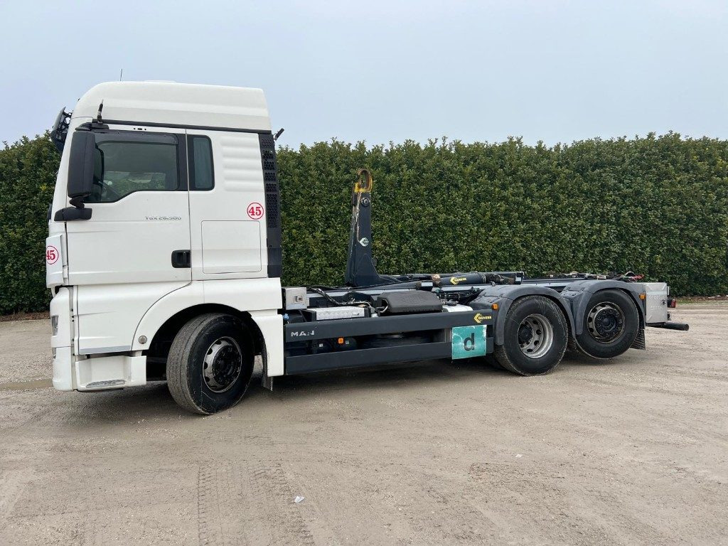 MAN TGX 26.500 USATO SCARRABILE 6X2 - Гаковий мультиліфт вантажівка: фото 2 MAN TGX 26.500 USATO SCARRABILE 6X2 - Гаковий мультиліфт вантажівка: фото 2