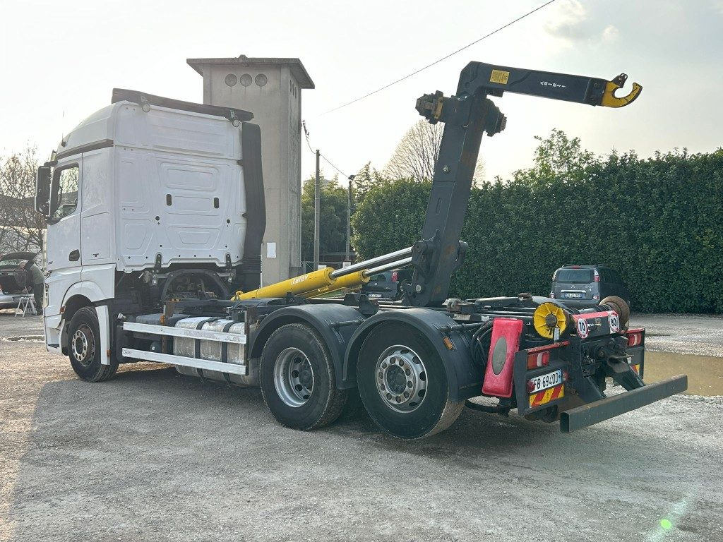 MERCEDES ACTROS 25.51 SCARRABILE - Гаковий мультиліфт вантажівка: фото 4 MERCEDES ACTROS 25.51 SCARRABILE - Гаковий мультиліфт вантажівка: фото 4