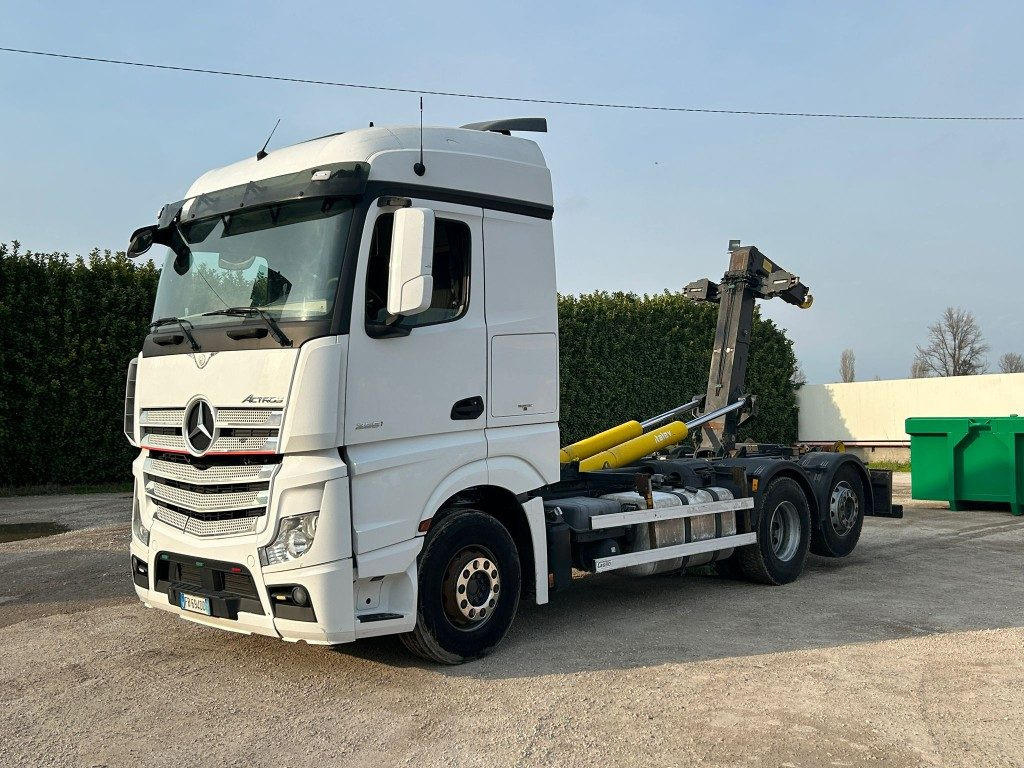 MERCEDES ACTROS 25.51 SCARRABILE - Гаковий мультиліфт вантажівка: фото 1 MERCEDES ACTROS 25.51 SCARRABILE - Гаковий мультиліфт вантажівка: фото 1