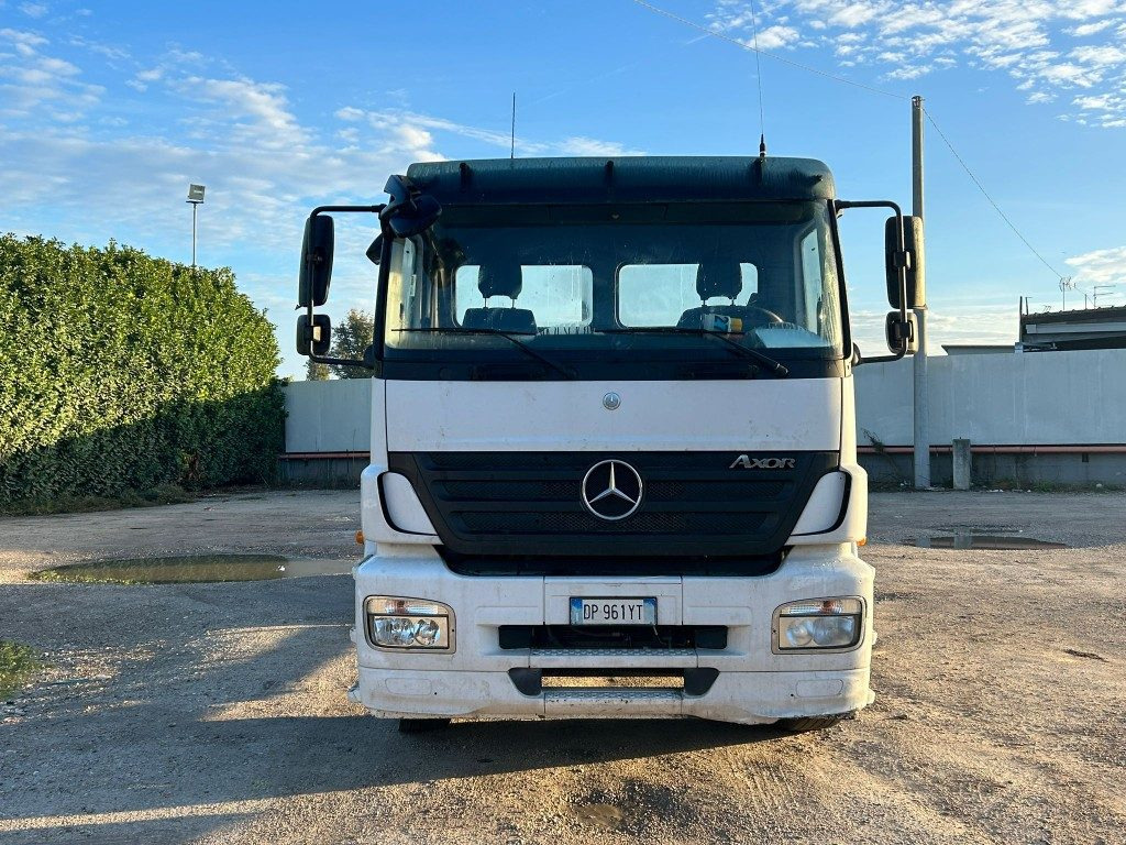 MERCEDES-BENZ MERCEDES 2533 SCARRABILE - Гаковий мультиліфт вантажівка: фото 2 MERCEDES-BENZ MERCEDES 2533 SCARRABILE - Гаковий мультиліфт вантажівка: фото 2