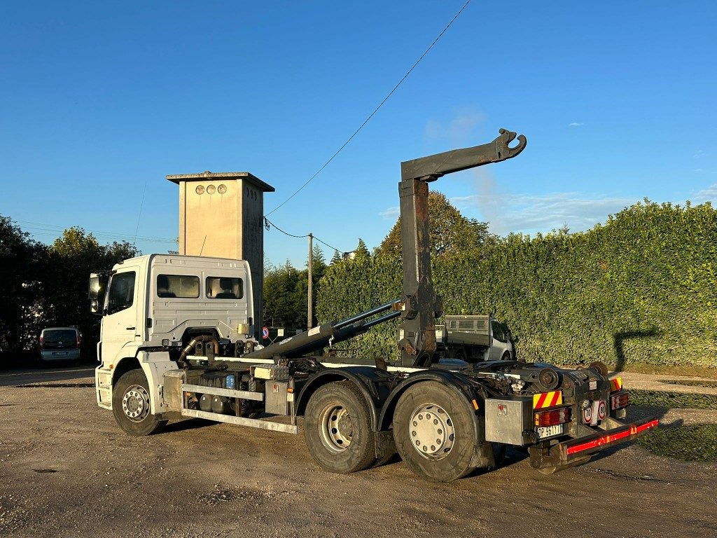 MERCEDES-BENZ MERCEDES 2533 SCARRABILE - Гаковий мультиліфт вантажівка: фото 4 MERCEDES-BENZ MERCEDES 2533 SCARRABILE - Гаковий мультиліфт вантажівка: фото 4