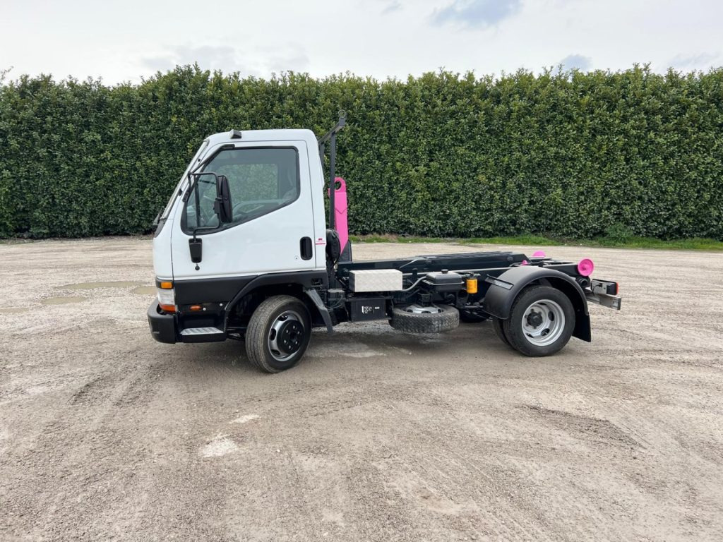 MITSUBISHI CANTER 3.0 SCARRABILE - Гаковий мультиліфт вантажівка: фото 3 MITSUBISHI CANTER 3.0 SCARRABILE - Гаковий мультиліфт вантажівка: фото 3