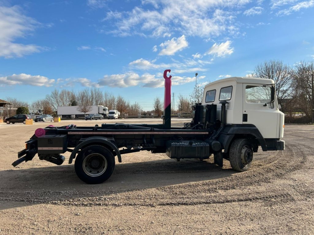NISSAN 130/115 SCARRABILE - Гаковий мультиліфт вантажівка: фото 5 NISSAN 130/115 SCARRABILE - Гаковий мультиліфт вантажівка: фото 5