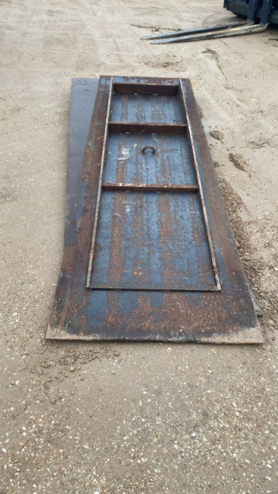 PEDANE IN FERRO PER CONTAINER - Будівельне обладнання: фото 4 PEDANE IN FERRO PER CONTAINER - Будівельне обладнання: фото 4