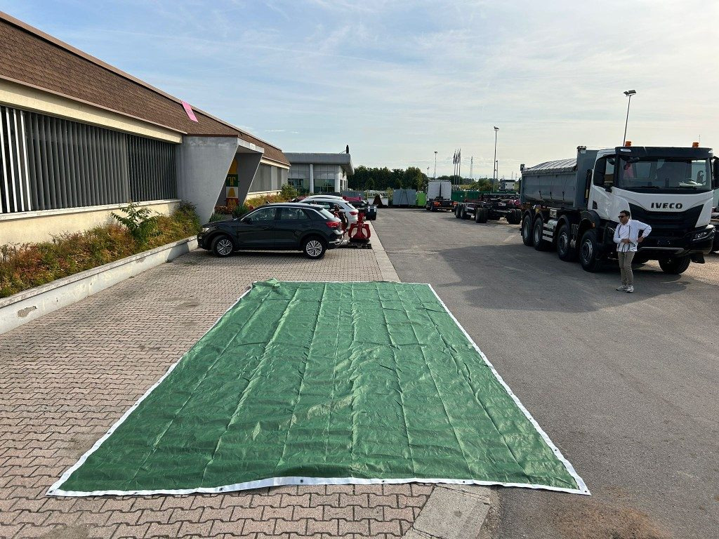 RETE ANTIGRANDINE NUOVA PER COPERTURA CONTAINERS - Кузов і екстер'єр в категорії Змінні кузови/ Контейнери: фото 1 RETE ANTIGRANDINE NUOVA PER COPERTURA CONTAINERS - Кузов і екстер'єр в категорії Змінні кузови/ Контейнери: фото 1