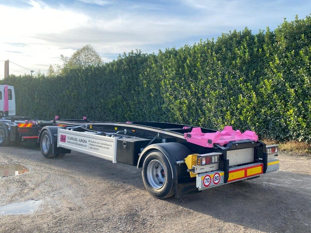 Новий Причіп мультиліфт/ Бункеровоз RIMORCHIO SCARRABILE IT RUNNER 20HN: фото 1