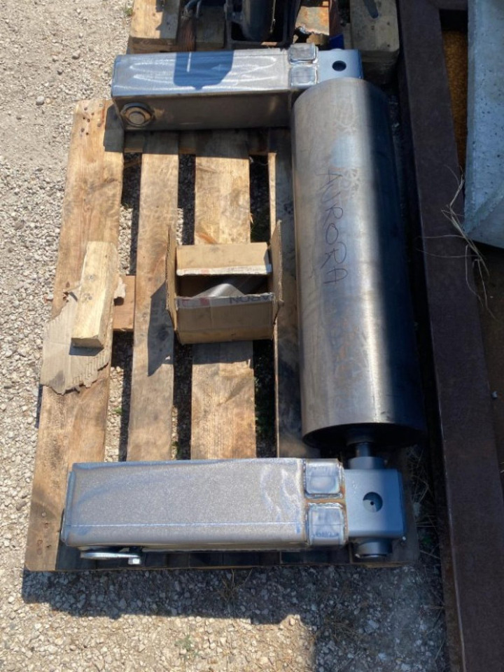 RULLO NUOVO PER SCARRABILE - Кузов і екстер'єр в категорії Вантажівки: фото 3 RULLO NUOVO PER SCARRABILE - Кузов і екстер'єр в категорії Вантажівки: фото 3