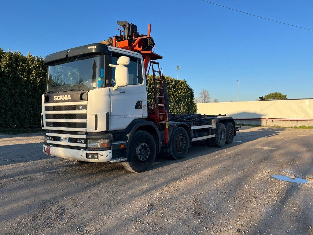 SCANIA CV R124 SCARRABILE CON GRU E POLIPO - Гаковий мультиліфт вантажівка: фото 1 SCANIA CV R124 SCARRABILE CON GRU E POLIPO - Гаковий мультиліфт вантажівка: фото 1