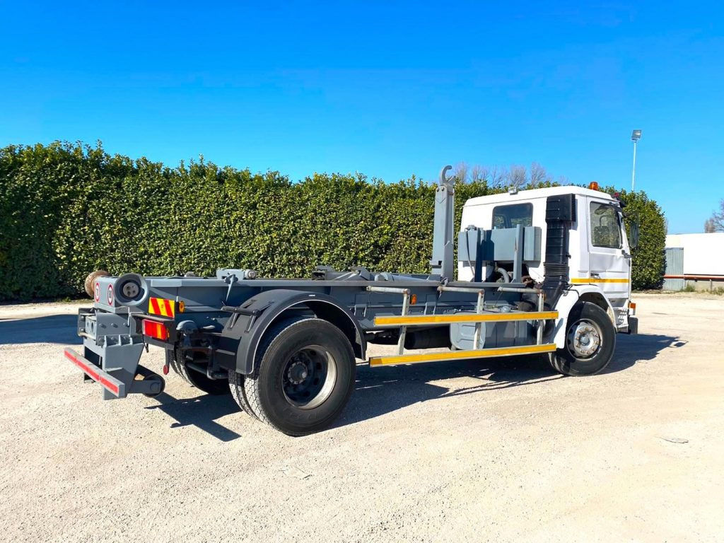 SCANIA H82 SCARRABILE BALESTRATO ANTERIORE E POSTE - Гаковий мультиліфт вантажівка: фото 4 SCANIA H82 SCARRABILE BALESTRATO ANTERIORE E POSTE - Гаковий мультиліфт вантажівка: фото 4