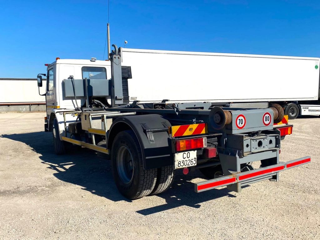 SCANIA H82 SCARRABILE BALESTRATO ANTERIORE E POSTE - Гаковий мультиліфт вантажівка: фото 5 SCANIA H82 SCARRABILE BALESTRATO ANTERIORE E POSTE - Гаковий мультиліфт вантажівка: фото 5