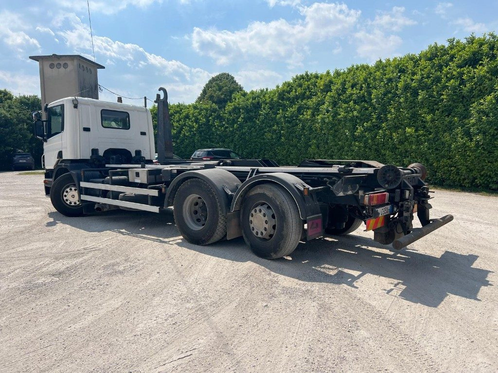 SCANIA P380 SCARRABILE - Гаковий мультиліфт вантажівка: фото 2 SCANIA P380 SCARRABILE - Гаковий мультиліфт вантажівка: фото 2