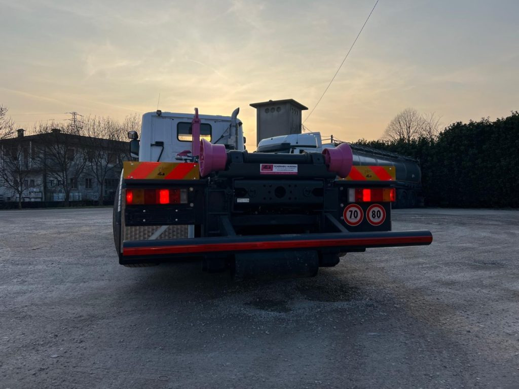 SCANIA P410 SCARRABILE CON RIDUTTORE AI MOZZI - Гаковий мультиліфт вантажівка: фото 5 SCANIA P410 SCARRABILE CON RIDUTTORE AI MOZZI - Гаковий мультиліфт вантажівка: фото 5