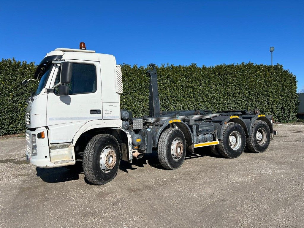VOLVO FM440 SCARRABILE - Гаковий мультиліфт вантажівка: фото 2 VOLVO FM440 SCARRABILE - Гаковий мультиліфт вантажівка: фото 2