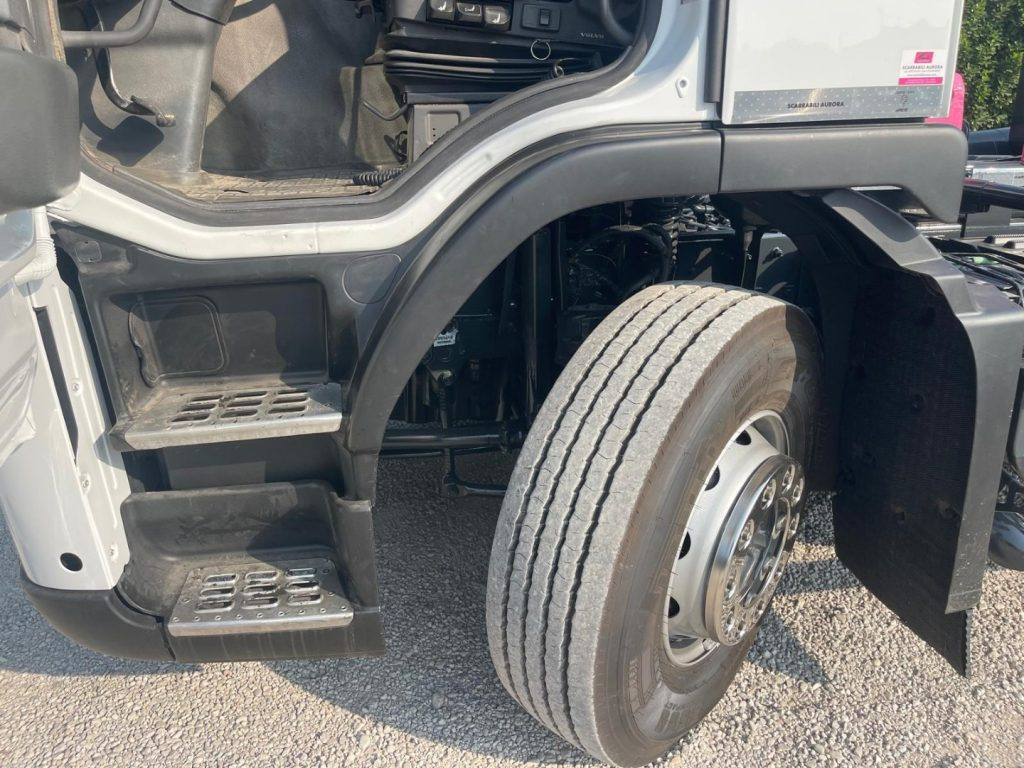 VOLVO FM9 SCARRABILE - Гаковий мультиліфт вантажівка: фото 3 VOLVO FM9 SCARRABILE - Гаковий мультиліфт вантажівка: фото 3