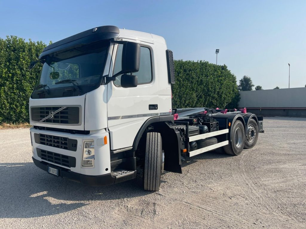 VOLVO FM9 SCARRABILE - Гаковий мультиліфт вантажівка: фото 1 VOLVO FM9 SCARRABILE - Гаковий мультиліфт вантажівка: фото 1