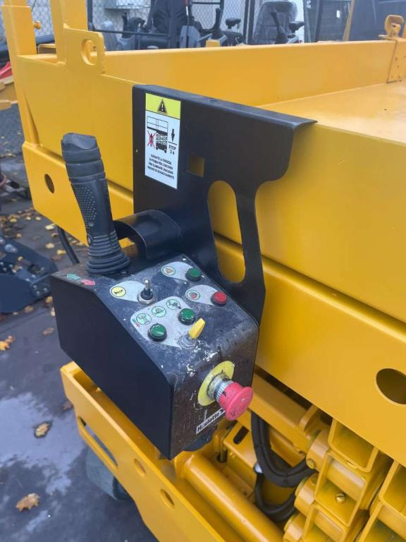 Haulotte COMPACT 12 - Ножичний підйомник: фото 2 Haulotte COMPACT 12 - Ножичний підйомник: фото 2