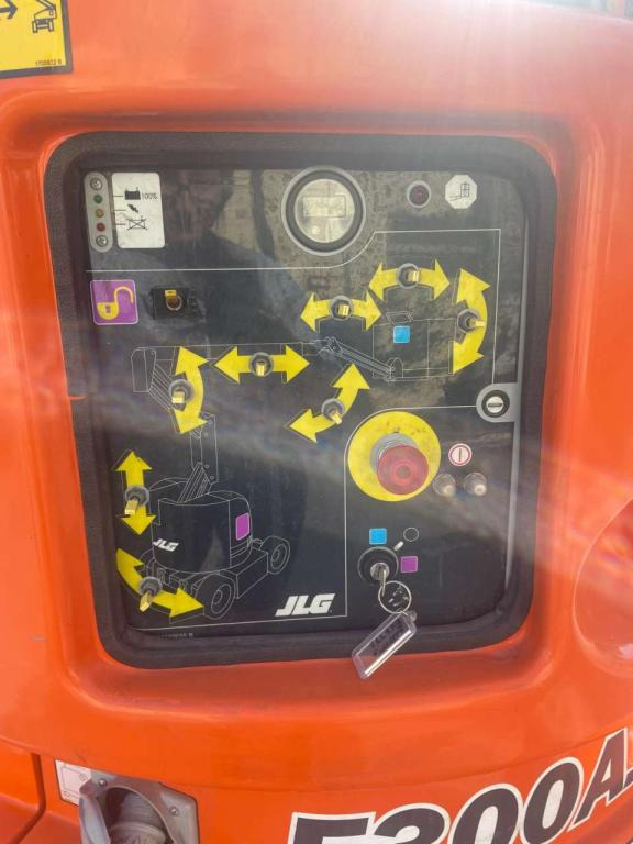 Колінчастий підйомник JLG E300AJP: фото 10 Колінчастий підйомник JLG E300AJP: фото 10