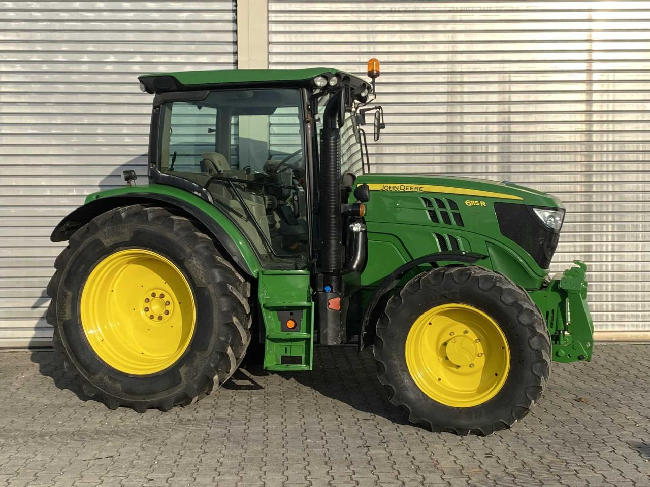 John Deere 6115R - Трактор: фото 1 John Deere 6115R - Трактор: фото 1
