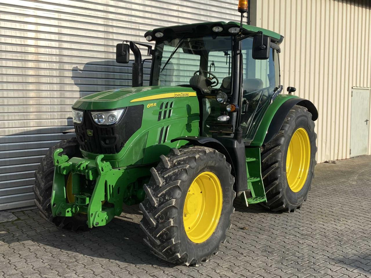 Трактор John Deere 6115R: фото 8