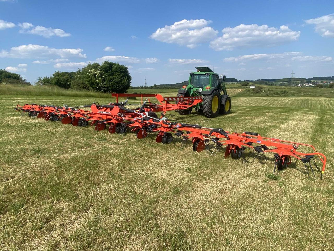 Kuhn GF13003T - Сіноворушилка: фото 4 Kuhn GF13003T - Сіноворушилка: фото 4
