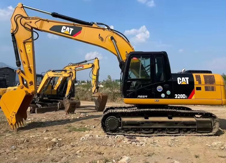 CATERPILLAR Crawler excavator Used excavator cat320 Japan brand Used CAT 320 Excavator Caterpillar 320D Crawler Excavator CAT320 used digger for sale - Гусеничний екскаватор: фото 2 CATERPILLAR Crawler excavator Used excavator cat320 Japan brand Used CAT 320 Excavator Caterpillar 320D Crawler Excavator CAT320 used digger for sale - Гусеничний екскаватор: фото 2