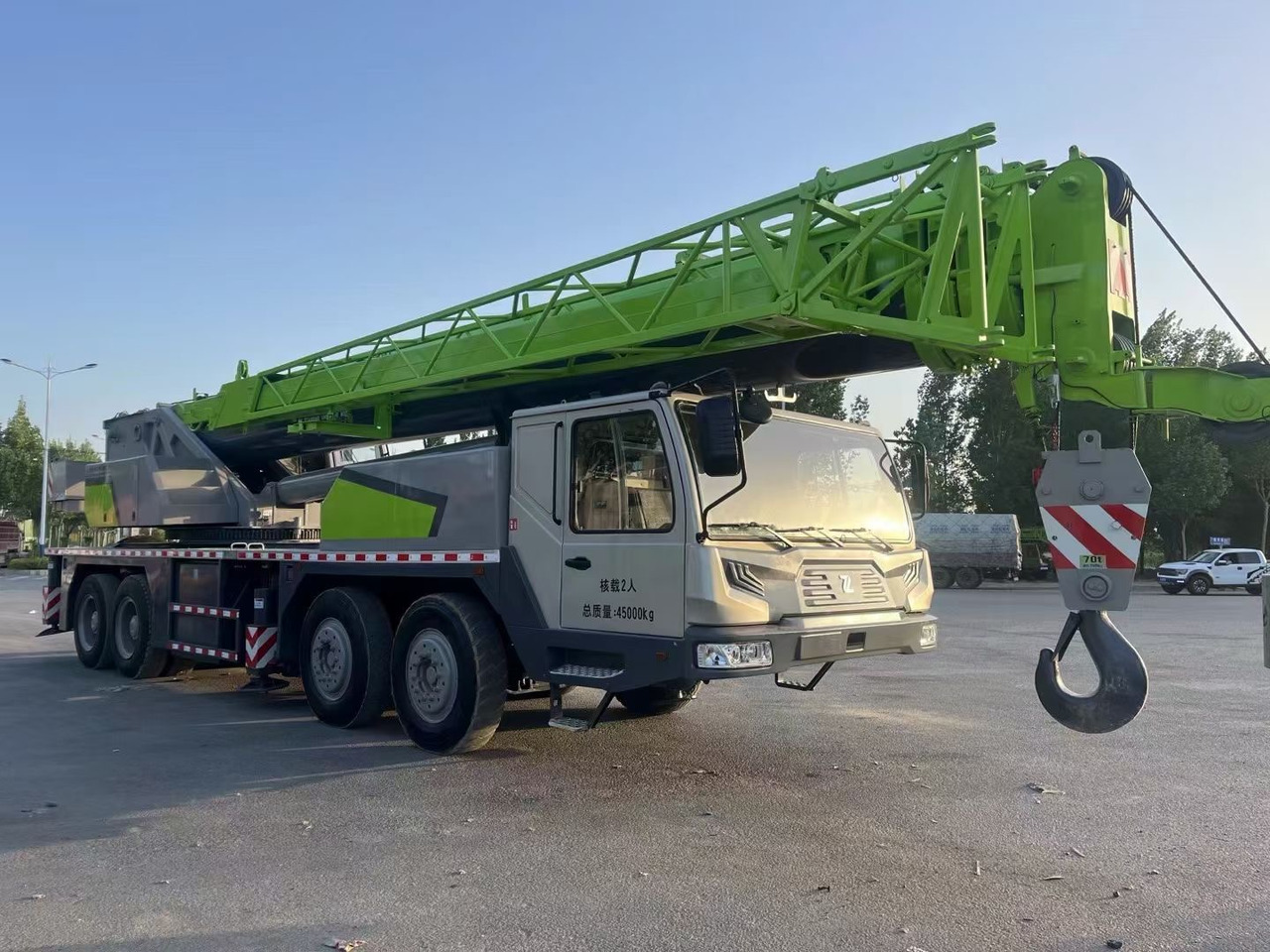 ZOOMLION ZTC700V 70 ton 80 ton ztc800v ztc1000v truck crane - Автокран: фото 2 ZOOMLION ZTC700V 70 ton 80 ton ztc800v ztc1000v truck crane - Автокран: фото 2