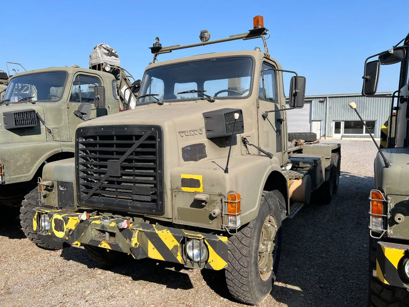 Volvo N 10 6X4 - HOOK CONTAINER (3x stock) - Вантажівка: фото 1 Volvo N 10 6X4 - HOOK CONTAINER (3x stock) - Вантажівка: фото 1