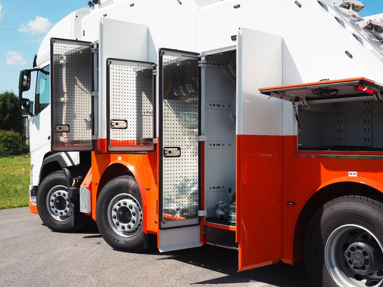 DAF XF 530 NEW T-REX DAF white - Евакуатор: фото 3 DAF XF 530 NEW T-REX DAF white - Евакуатор: фото 3