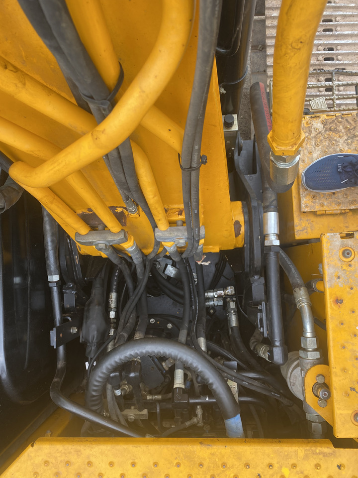 Гусеничний екскаватор JCB JS131: фото 17