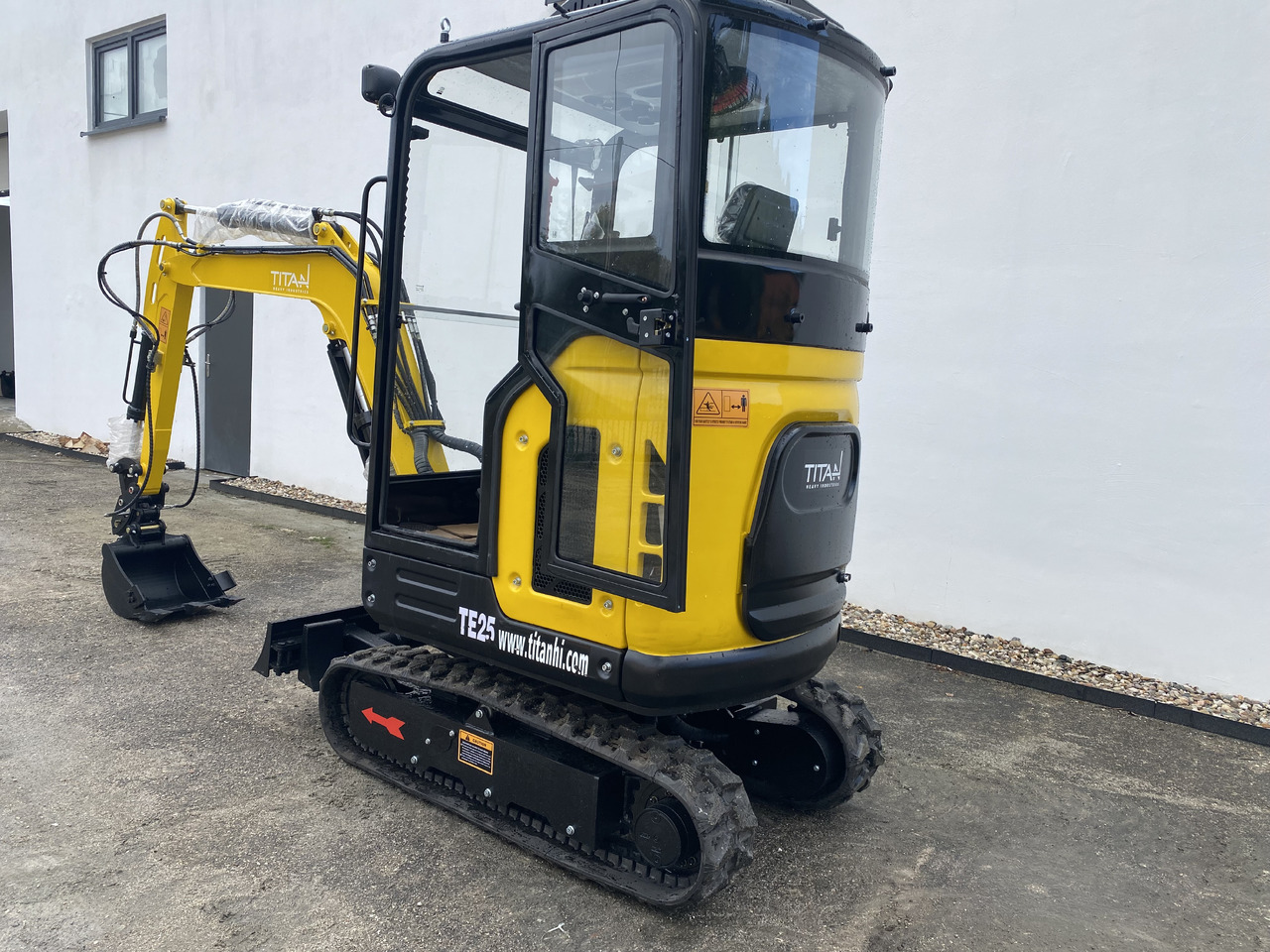 TITAN TE25 - Міні-екскаватор: фото 2 TITAN TE25 - Міні-екскаватор: фото 2