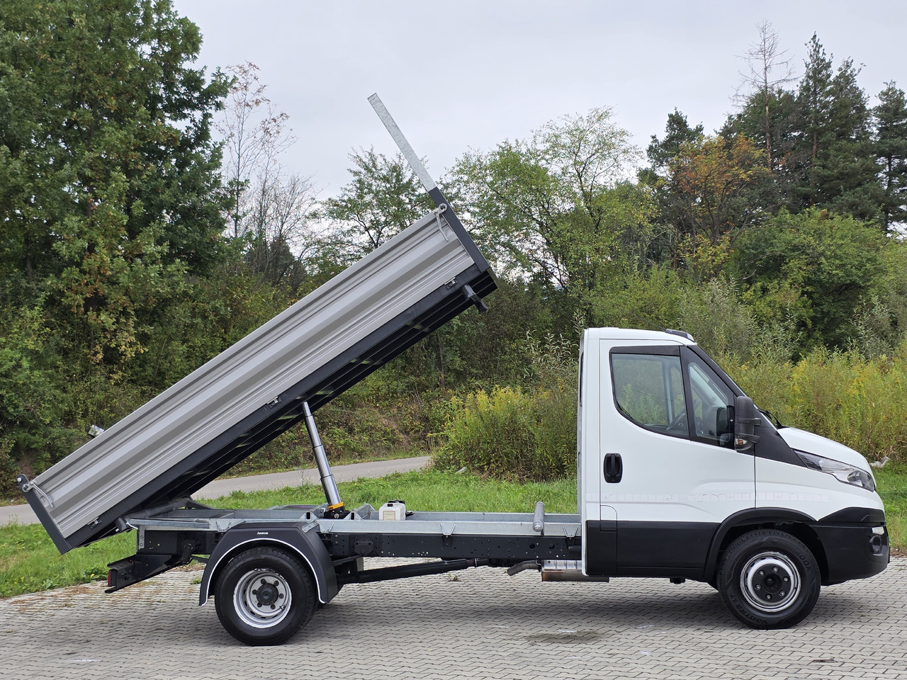 IVECO Daily 70c-17 Wywrotka 3.80 M ! Kiper 3-Stronny ! Klima ! 3.0 HPI * 170 Hp ! Super Stan ! Z Włoch ! - Малотоннажний самоскид: фото 3 IVECO Daily 70c-17 Wywrotka 3.80 M ! Kiper 3-Stronny ! Klima ! 3.0 HPI * 170 Hp ! Super Stan ! Z Włoch ! - Малотоннажний самоскид: фото 3