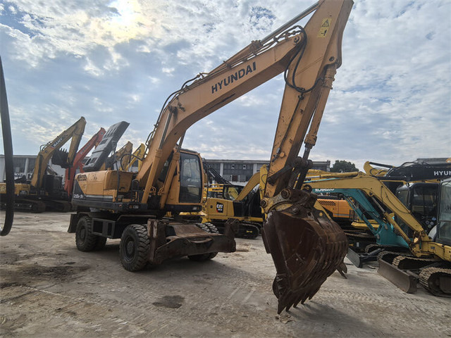 Hyundai R210W-9S - Колісний екскаватор: фото 4 Hyundai R210W-9S - Колісний екскаватор: фото 4