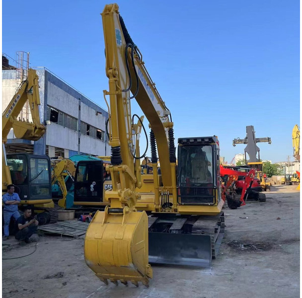 Komatsu PC130 - Гусеничний екскаватор: фото 1 Komatsu PC130 - Гусеничний екскаватор: фото 1