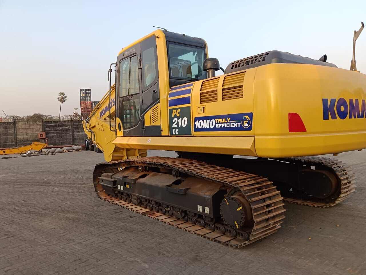New Komatsu PC210 tracked excavator - Гусеничний екскаватор: фото 1 New Komatsu PC210 tracked excavator - Гусеничний екскаватор: фото 1