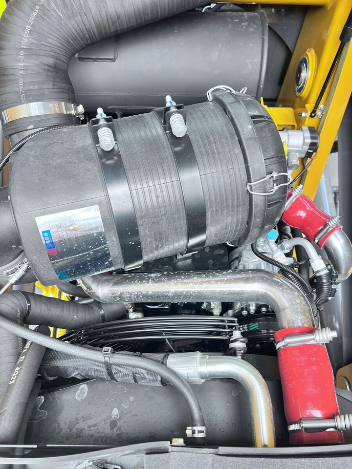 Новий Гусеничний міні-навантажувач New XCMG XC7-SR08 compact track loader: фото 9