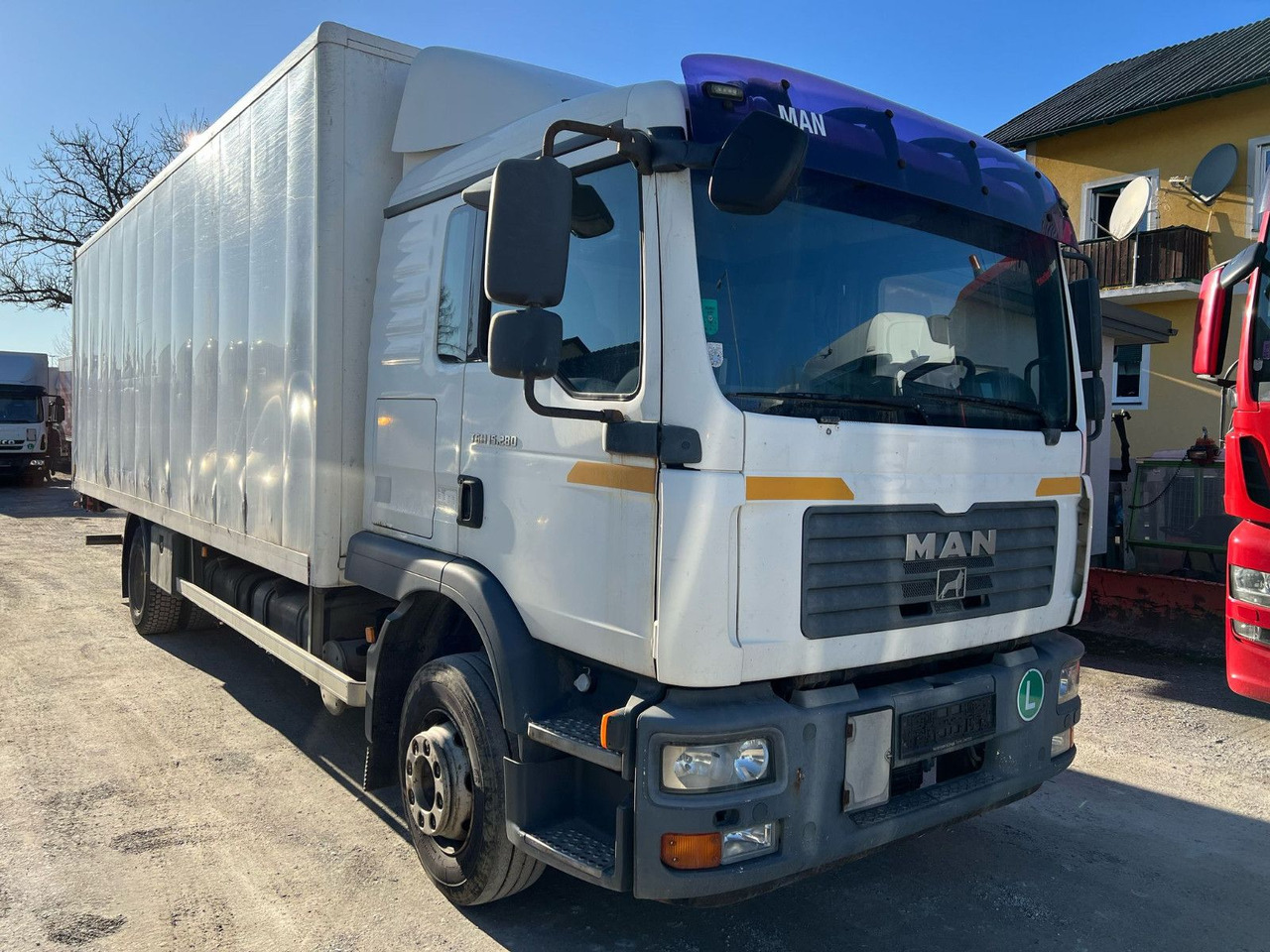 MAN TGM 15:280 4x2 BL - Вантажівка з закритим кузовом: фото 1 MAN TGM 15:280 4x2 BL - Вантажівка з закритим кузовом: фото 1