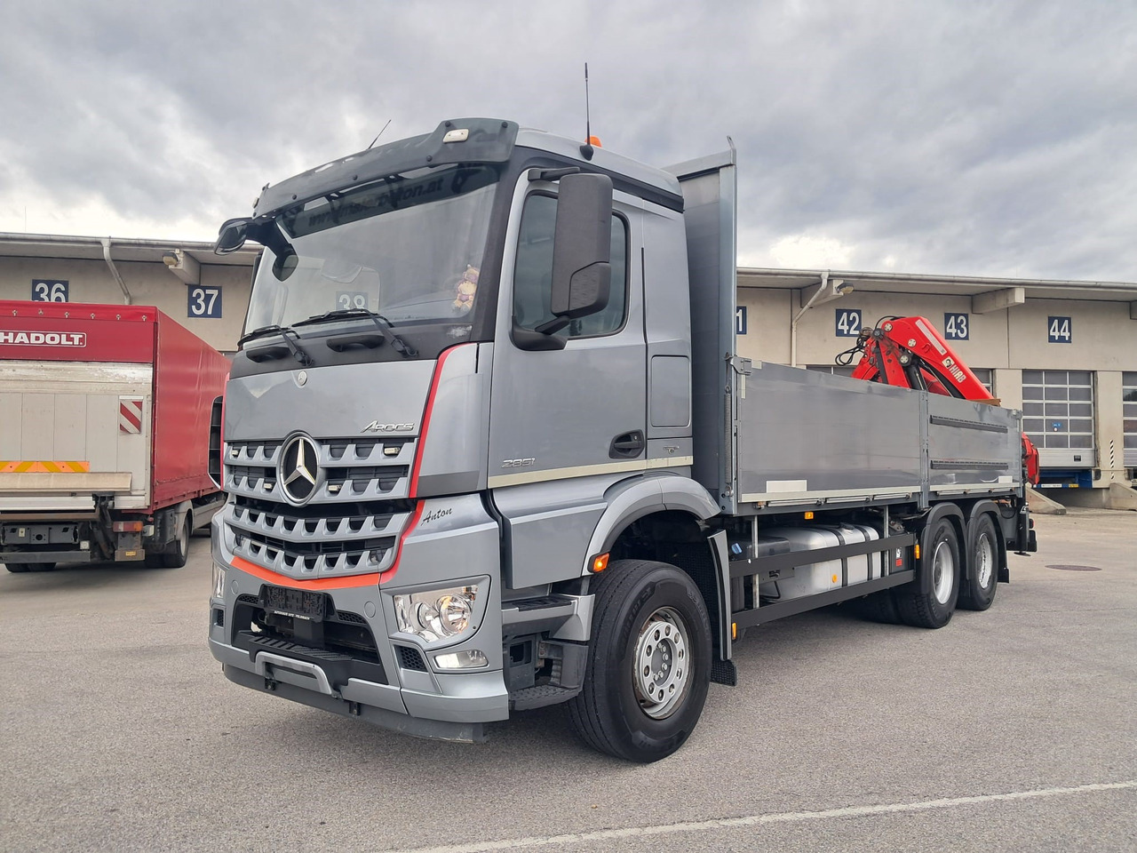 MERCEDES-BENZ AROCS 28.51 | 6x4| Retarder |Kran |Klima | Euro 6 - Бортова вантажівка/ Платформа, Вантажівка з маніпулятором: фото 1 MERCEDES-BENZ AROCS 28.51 | 6x4| Retarder |Kran |Klima | Euro 6 - Бортова вантажівка/ Платформа, Вантажівка з маніпулятором: фото 1