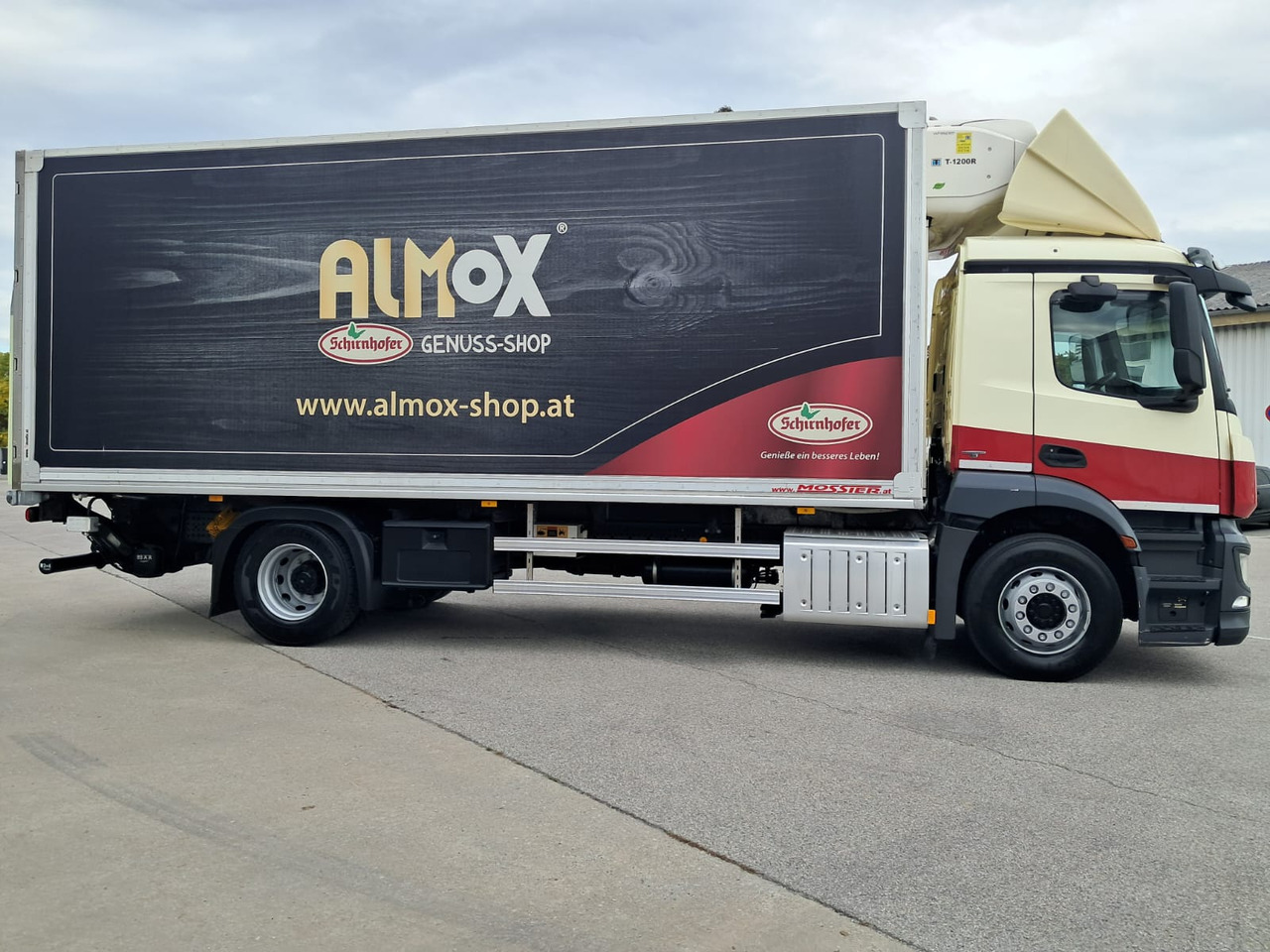 MERCEDES-BENZ Antos 1833 Kühlkoffer LBW | Standheizung | Euro 6 - Рефрижератор вантажівка: фото 3 MERCEDES-BENZ Antos 1833 Kühlkoffer LBW | Standheizung | Euro 6 - Рефрижератор вантажівка: фото 3