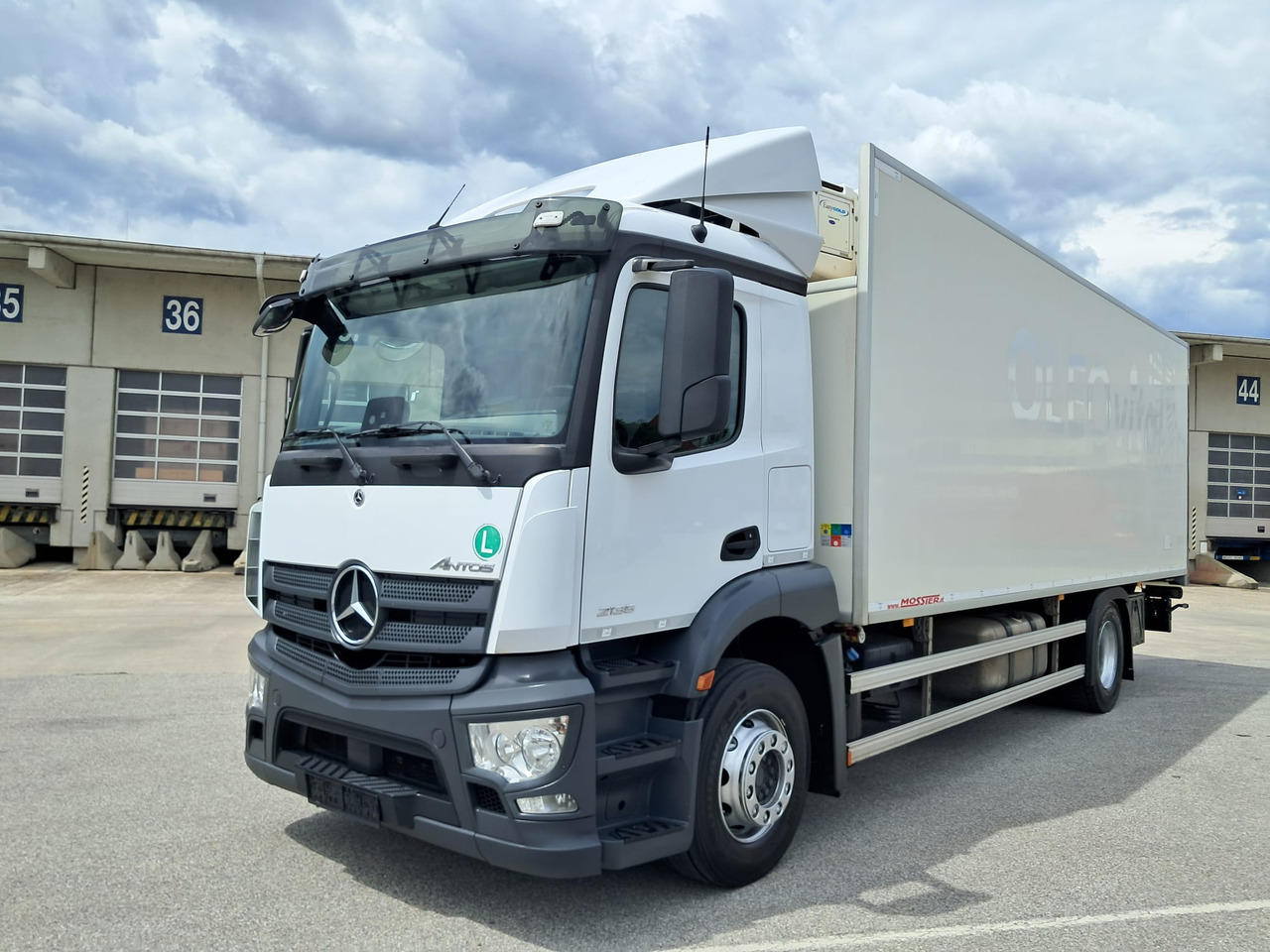 MERCEDES-BENZ Antos 2135 Kühlkoffer | Supra 850 | Standheizung - Рефрижератор вантажівка: фото 1 MERCEDES-BENZ Antos 2135 Kühlkoffer | Supra 850 | Standheizung - Рефрижератор вантажівка: фото 1