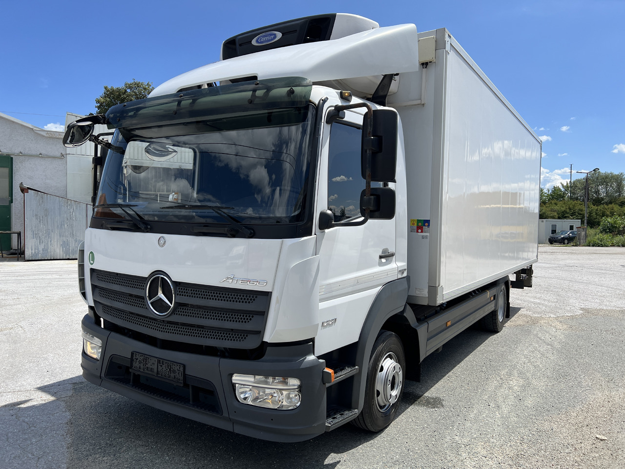 MERCEDES-BENZ Mercedes-Benz Atego 1221 Kühlkoffer mit LBW | EZ 2016 | | Klima | Tempomat | Diff. Hinterachse - Рефрижератор вантажівка: фото 1 MERCEDES-BENZ Mercedes-Benz Atego 1221 Kühlkoffer mit LBW | EZ 2016 | | Klima | Tempomat | Diff. Hinterachse - Рефрижератор вантажівка: фото 1