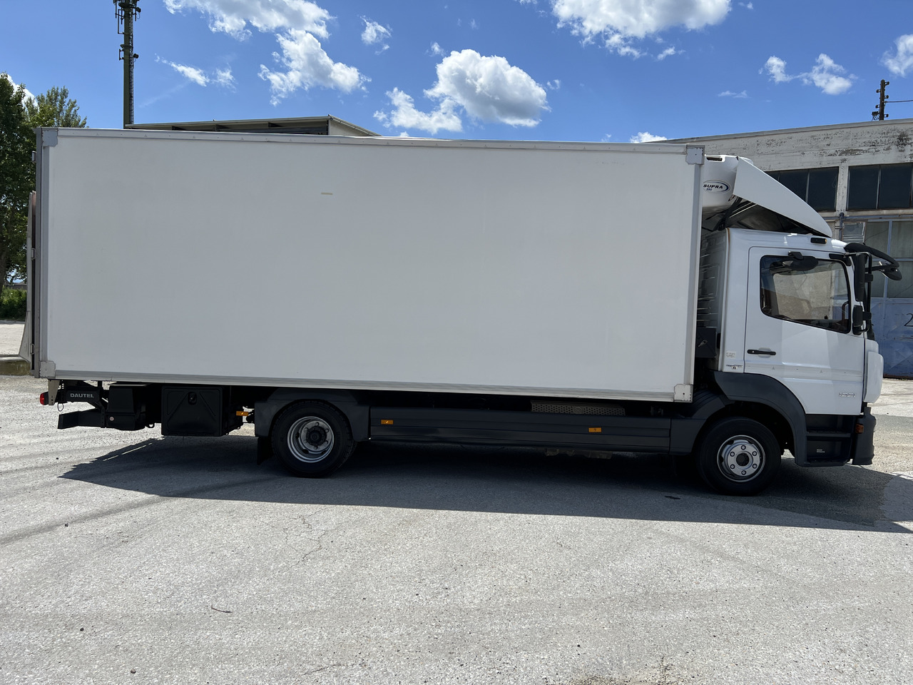 MERCEDES-BENZ Mercedes-Benz Atego 1221 Kühlkoffer mit LBW | EZ 2016 | | Klima | Tempomat | Diff. Hinterachse - Рефрижератор вантажівка: фото 4 MERCEDES-BENZ Mercedes-Benz Atego 1221 Kühlkoffer mit LBW | EZ 2016 | | Klima | Tempomat | Diff. Hinterachse - Рефрижератор вантажівка: фото 4