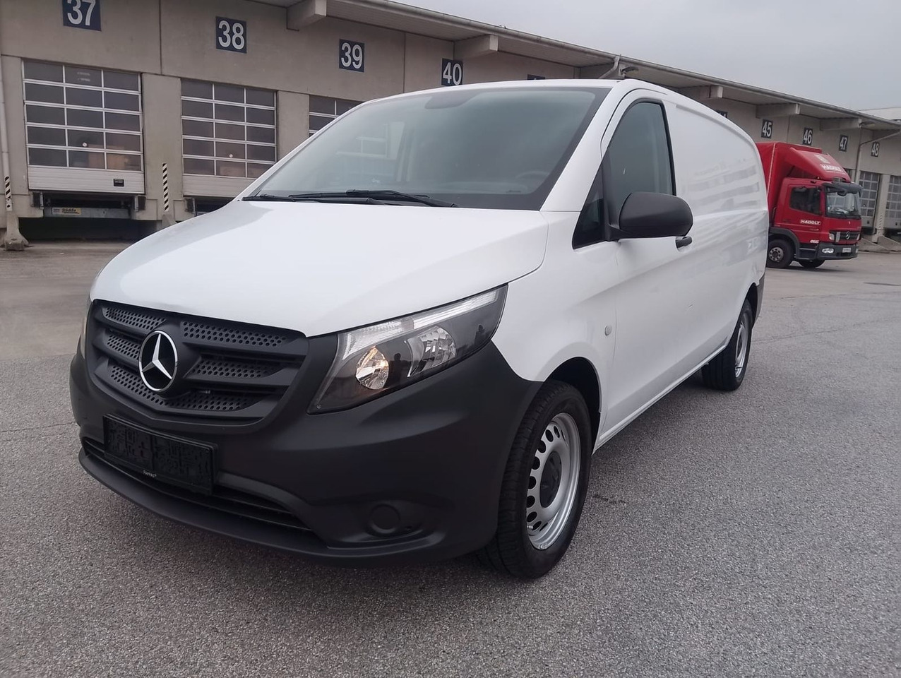 Mercedes-Benz VITO 116 CDI - Суцільнометалевий фургон: фото 1 Mercedes-Benz VITO 116 CDI - Суцільнометалевий фургон: фото 1
